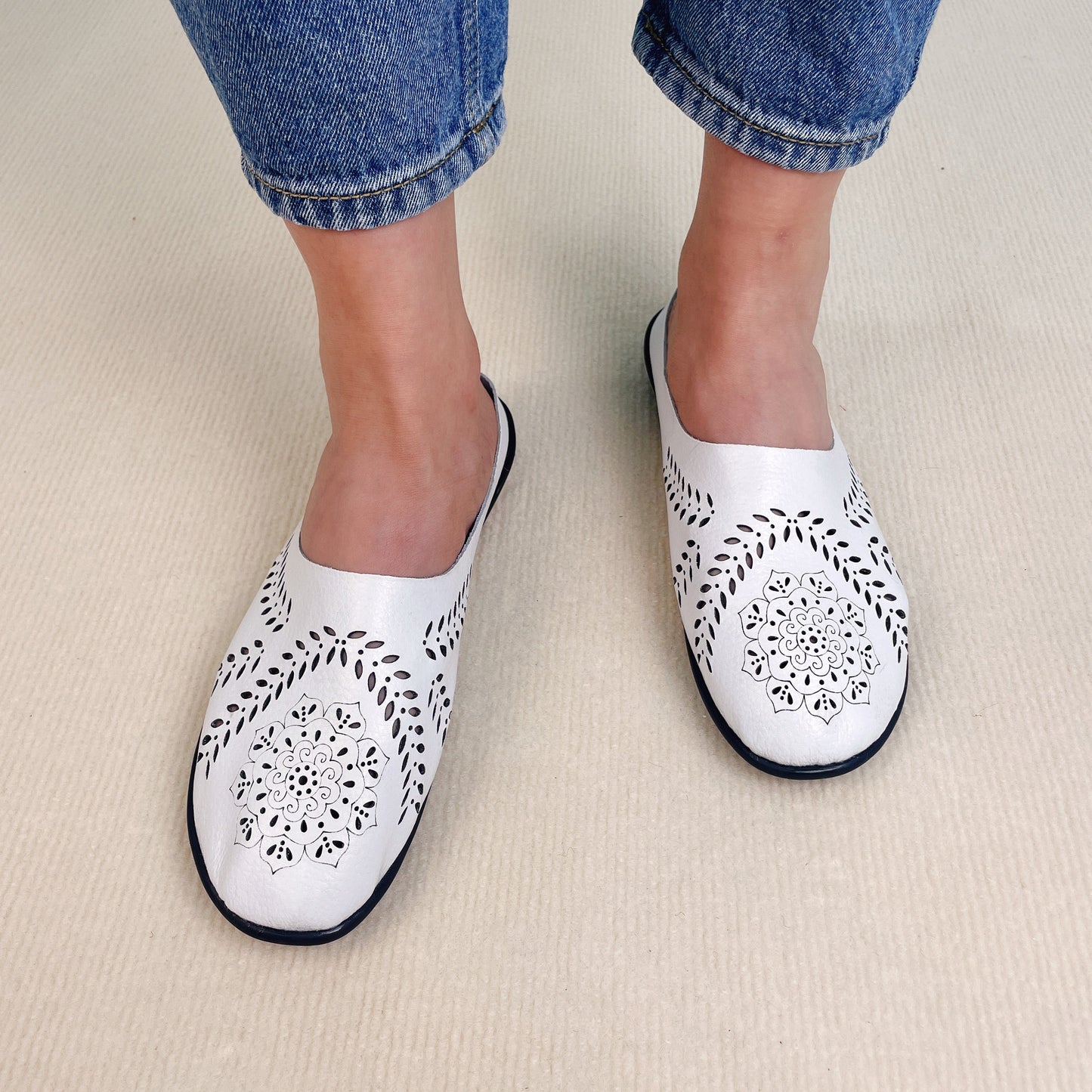 🔥Casual All-match Hollow Slippers